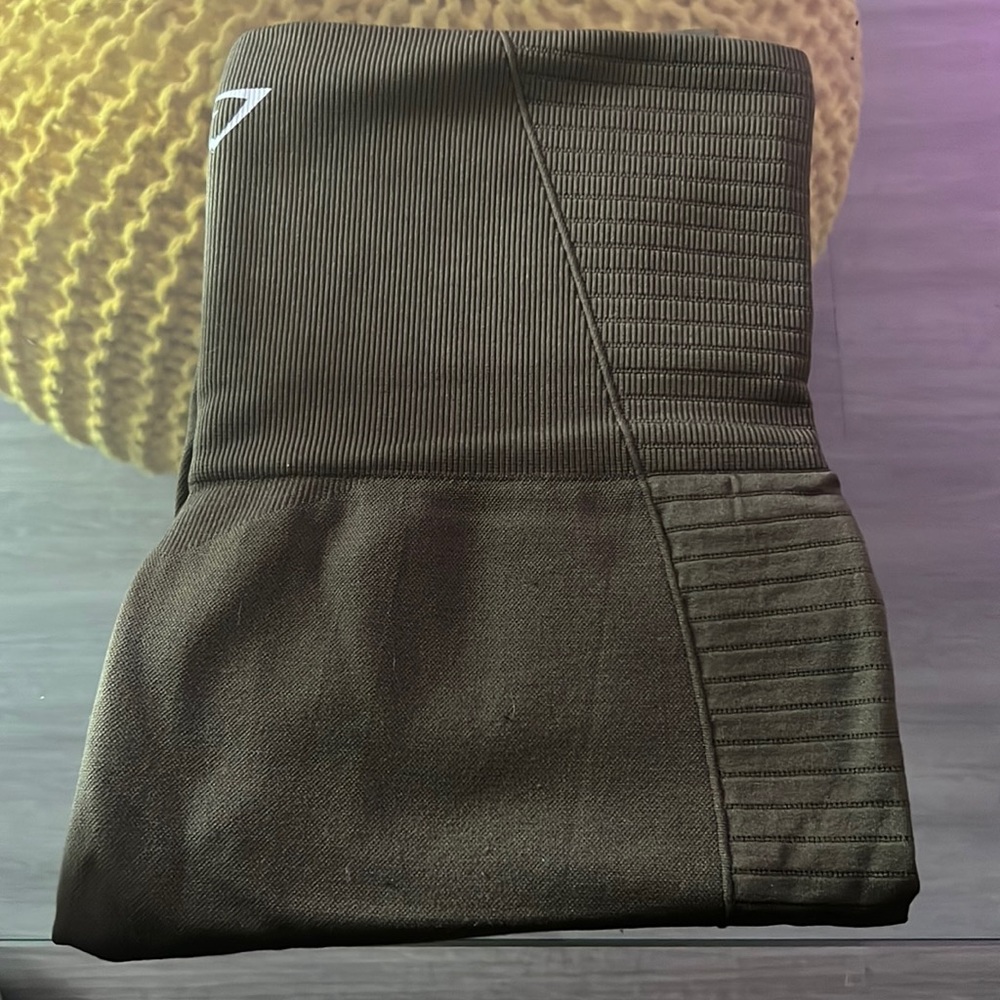 Dark green gym shark leggings